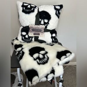 RACHEL ZOE 2 PK SKULL PILLOWS WITH CYNTHIA ROWLEY OVERSIZED BLANKET BUNDLE